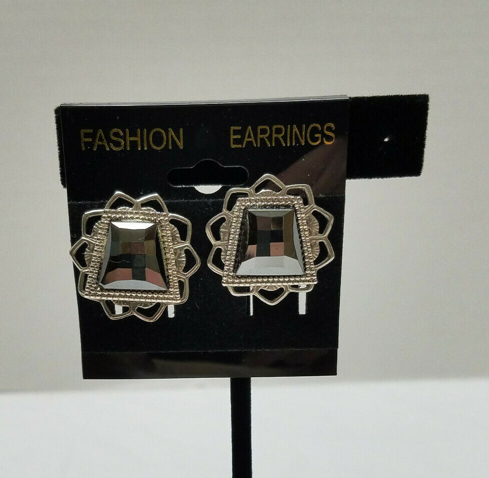 Silver Tone Rectangle Earrings With Simulated Ony… - image 6