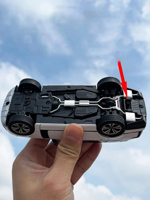 1:32 Range Rover SUV 2023 Alloy Model Car Toy Diecasts Sound Light Toy Vehicle - Image 4 of 4