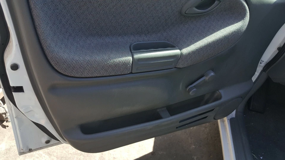 02 Geo Tracker 4 door Front door panel Left drivers MANUAL - Image 3 of 4