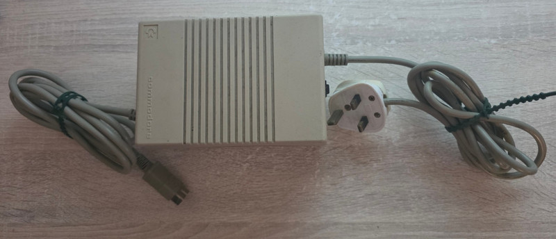 GENUINE COMMODORE A500 UK POWER SUPPLY. Tested