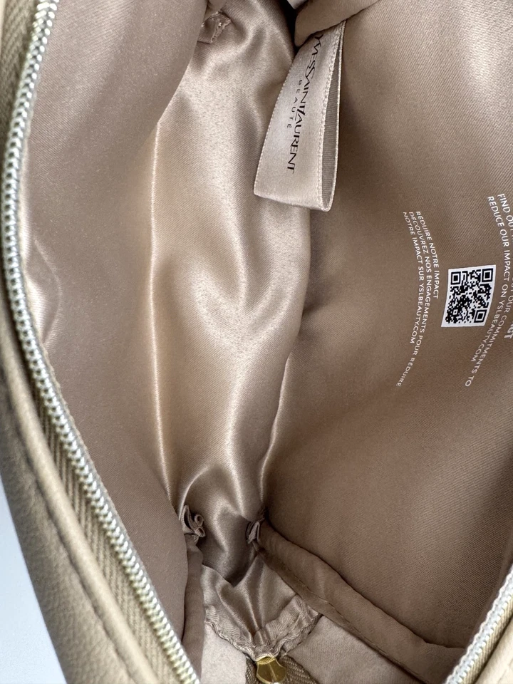 Bolsa cosmética con cremallera Yves Saint Laurent YSL charol dorado Foto 3 de 4