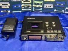 Registratore a nastro audio digitale TASCAM DA-P1 con adattatore di alimentaz...