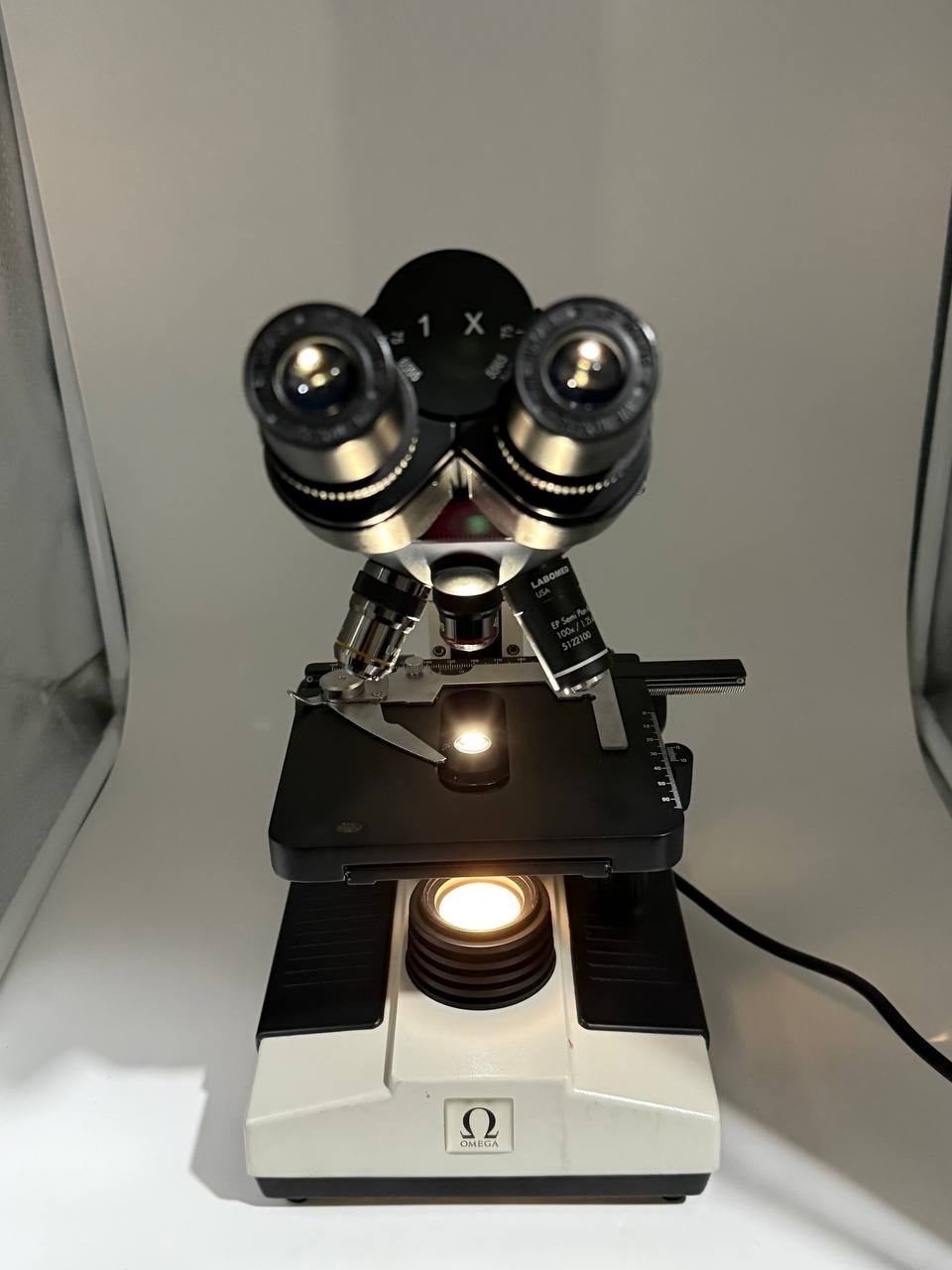 Omega Binocular Compound Microscope Tested & Working Labomed Lenses Carry Bag