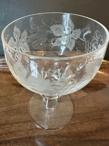 Set of 2 Vintage Clear Cut Glass Wine Glass, Approx. 4” Tall, Grapevine Pattern - Picture 3 of 4
