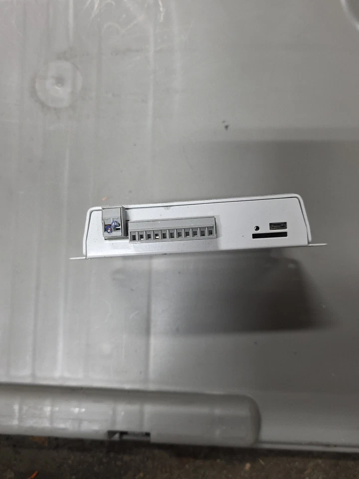 HMS Ewon Netbiter EC310 银色 — 第 3/4 张图片