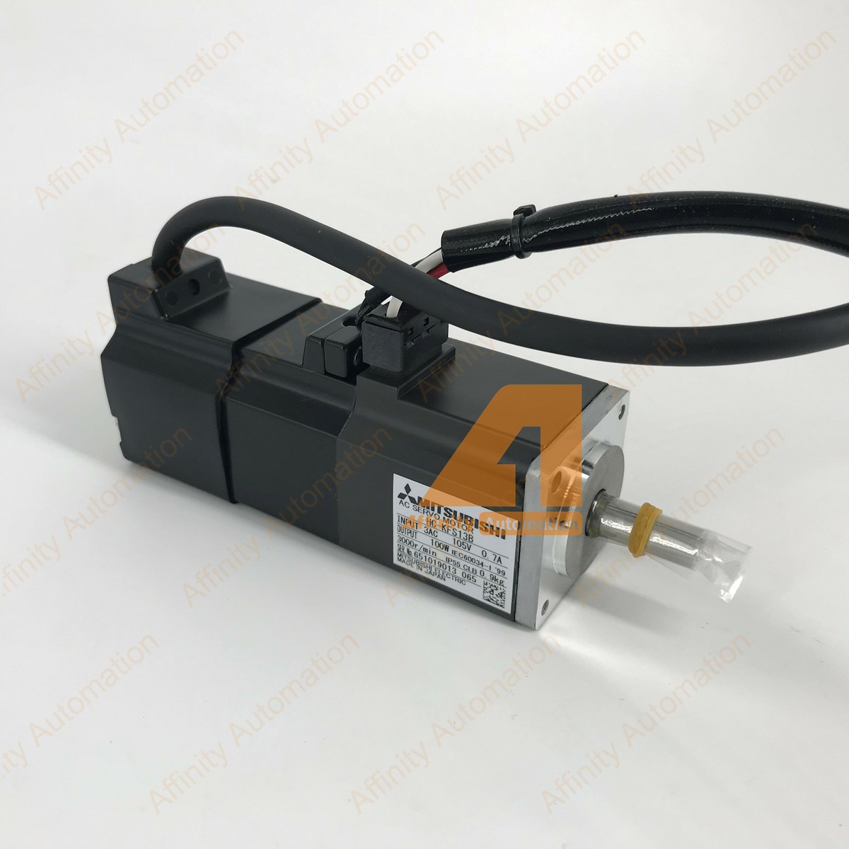 HC-KFS13B Mitsubishi AC Servo Motor INPUT 3AC 105V 0.7A OUTPUT 100W  3000rmin