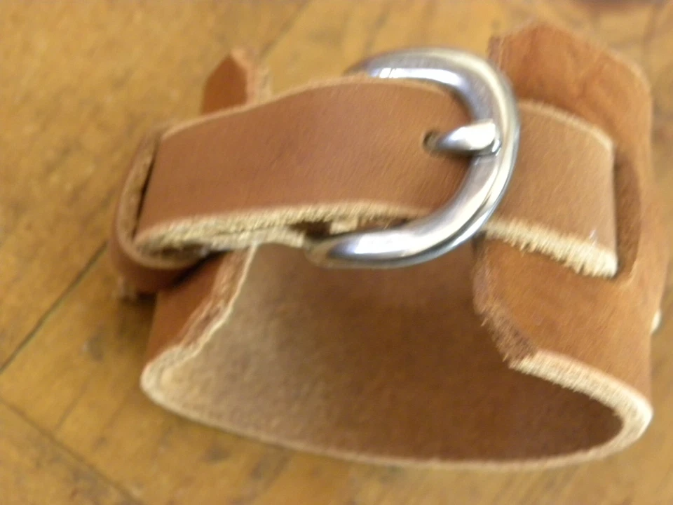 PULSERA CONCHO DE CUERO Y PLATA DE LEY POR SCOTT PARKER HECHA A MANO 7-1/2" Foto 3 de 3