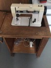 Pfaff 802 Hobbymatic Nähmaschine und Tisch