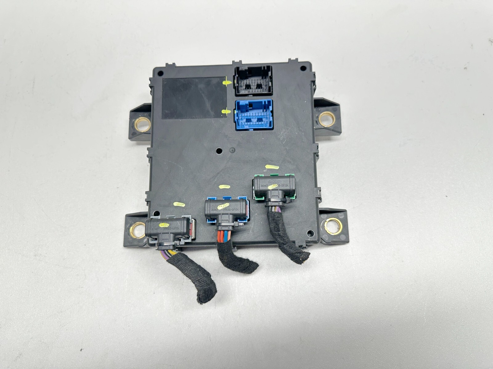 H40439 2003-2012 Maserati Quattroporte REAR TRUNK RELEASE OPENER CONTROL MODULE