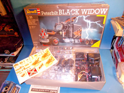 REVELL 1/25 #7526:''Peterbilt Truck -BLACK WIDOW-''....von 1990