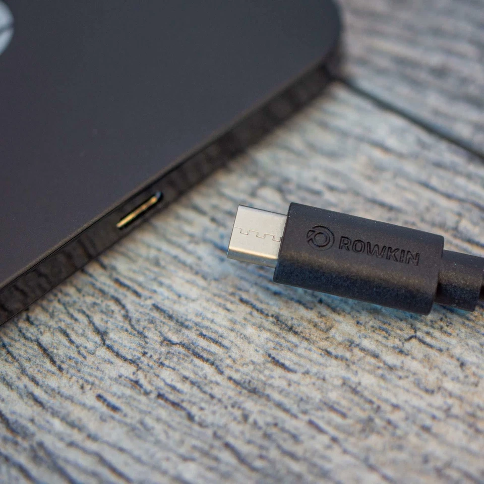 NEW Rowkin Wave Fast USB-C Qi Wireless Charger: Wireless Charging Pad for iPhone - Image 3 of 4