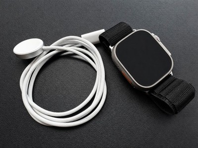 Apple Watch (Ultra 2) 49mm Natural Titanium w/Black Alpine Loop - *Excellent*
