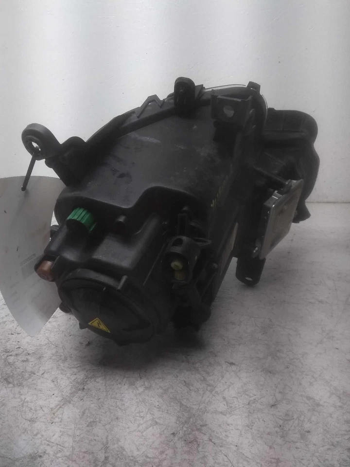 Used Right Headlight Assembly fits: 2017 Jeep Cherokee bi-xenon HID Right Grade - Image 3 of 4