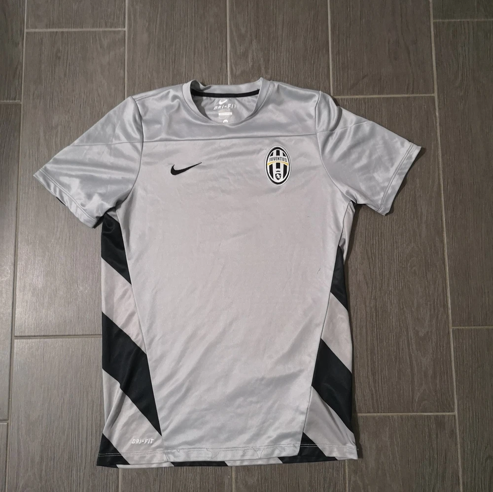Juventus Turin Trikot Größe: M 2013/14 Fußball Streatwear Fans Nike Fans