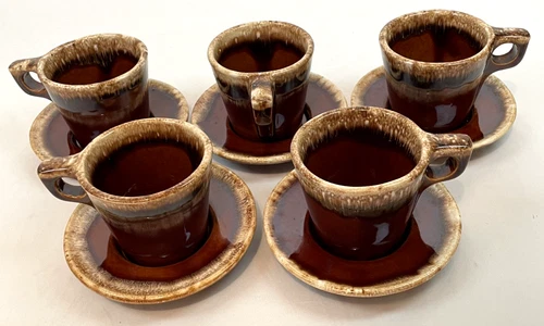 VINTAGE HULL BROWN DRIP  COFFEE MUGS  & SAUCERS   5 PAIR