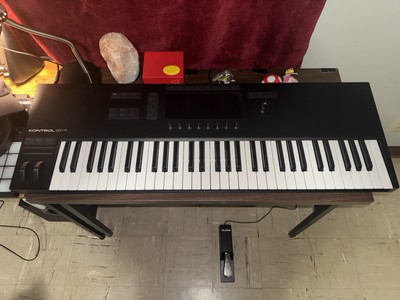 Native Instruments S-Series Komplete Kontrol S61 MK3 Keyboard Controller