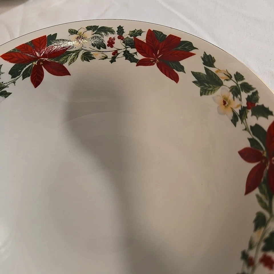 6 -Vintage Gibson Everyday Poinsettia Holiday White/Red Floral Soup/Cereal Bowls - Image 3 of 4