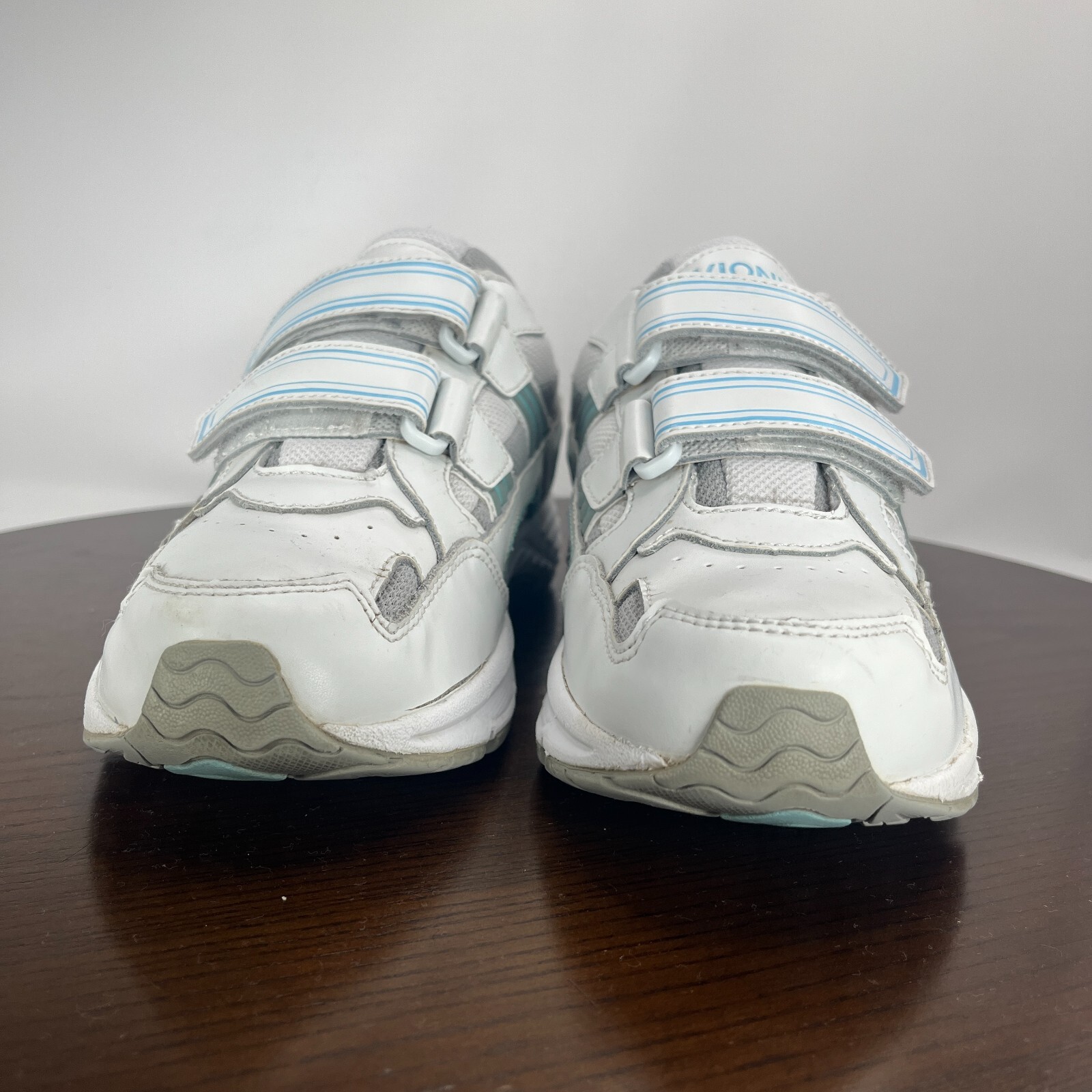 Vionic Tabi Shoes Women's 9 Wide White Gray Leather Double Strap Walking Sneaker