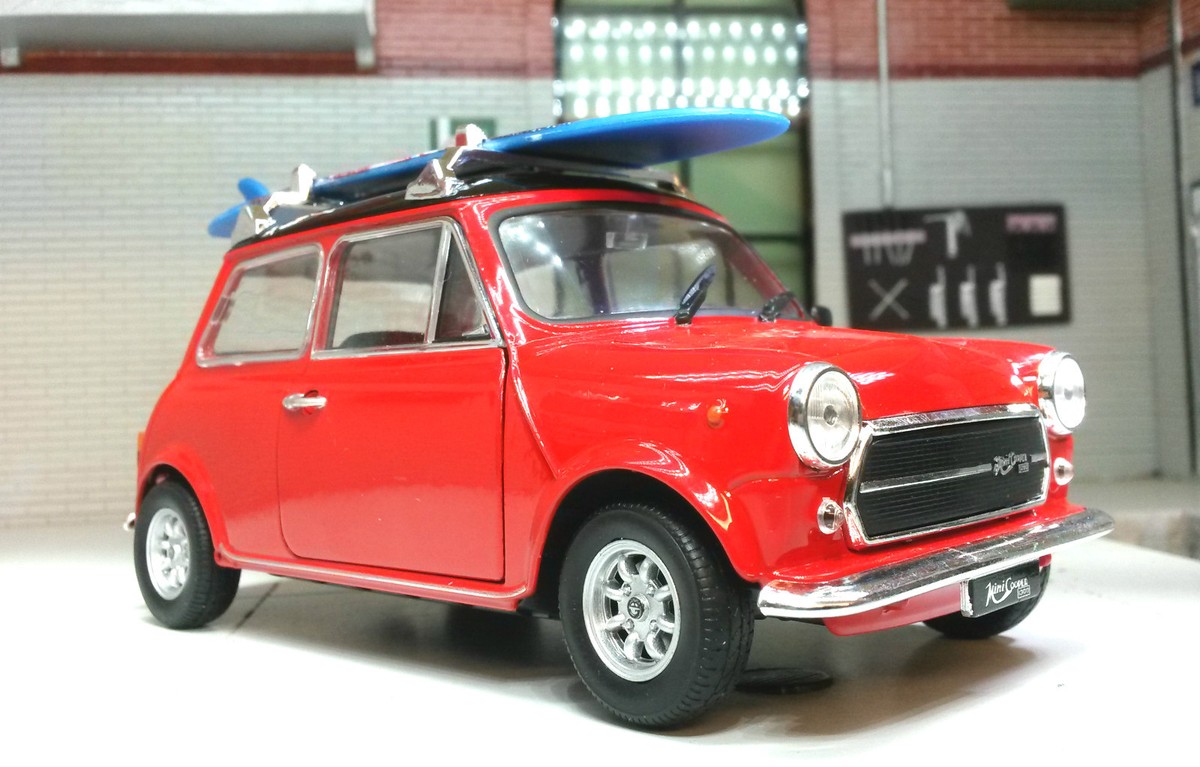 Austin Rover Red Mini Classic Cooper Mr Bean Surf Board 1:24