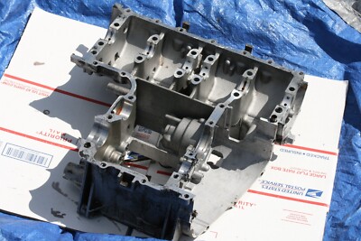 1990-94 Kawasaki Ninja ZX6R 600cc OEM BOTTOM ENGINE CASE W /VIN