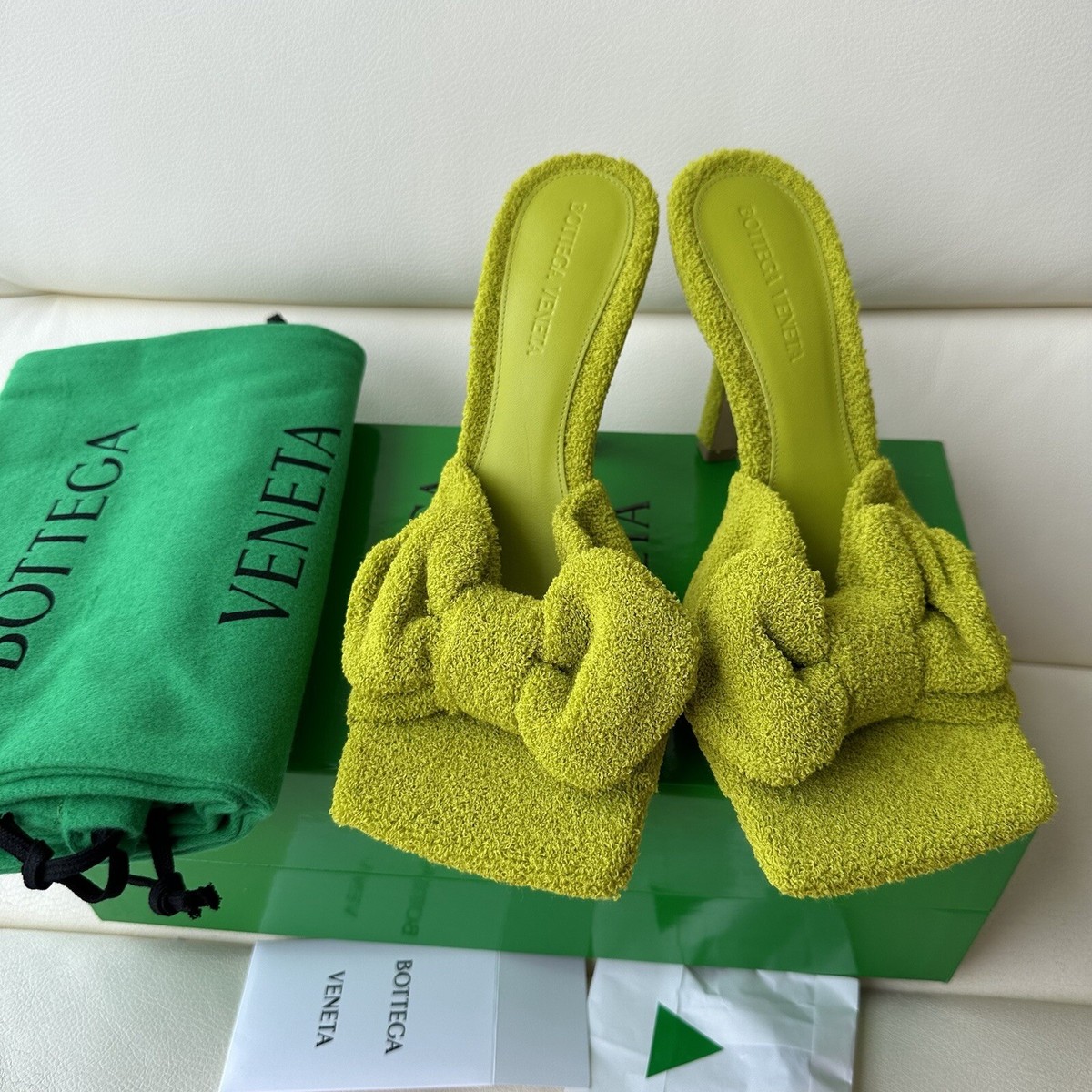 BOTTEGA VENETA パドル ライムグリーン 40 BOTTEGA VENETA パドル