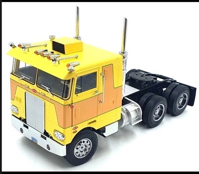 ROAD KINGS PETERBUILT 352 PACEMAKER  YELLOW/BROWN BRAND NEW IN UNOPENED BOX...