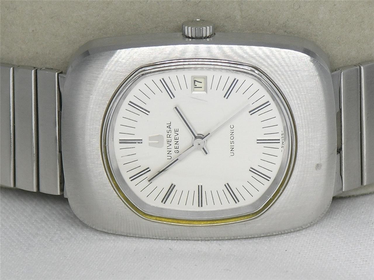 RARE VINTAGE 38MM MENS UNIVERSAL GENEVE "UNISONIC" ACCUTRON 2302 WATCH, RUNNING!