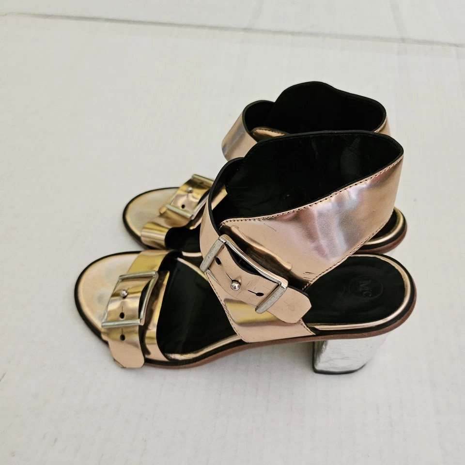 Sandalias Alexander McQueen tacón bloque EU 38 US 8 charol bronce McQ Italia Foto 4 de 4