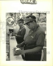 1994 Press Photo Jon Singleton & Kiana Nelson at Subway sandwiches New Orleans