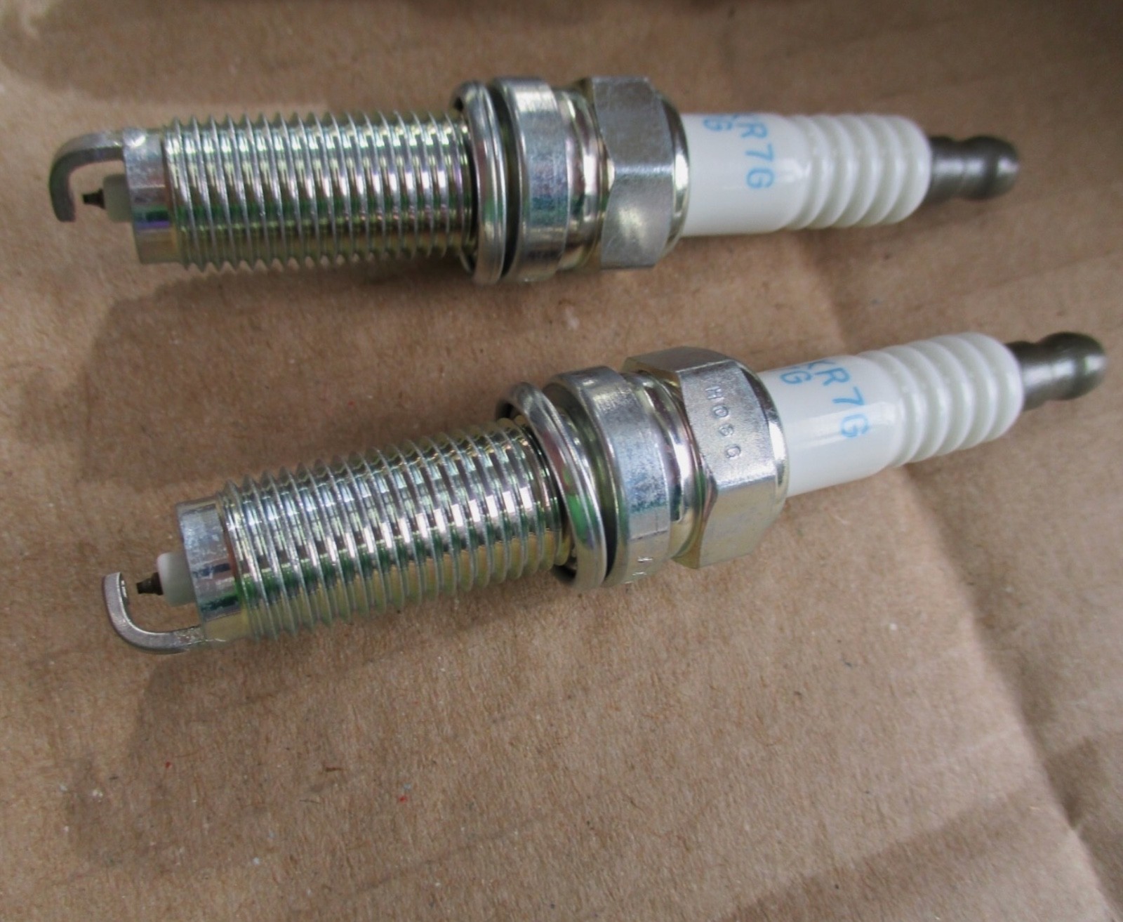 NEW OEM MASERATI 675000934 4pcs Genuine Spark Plugs