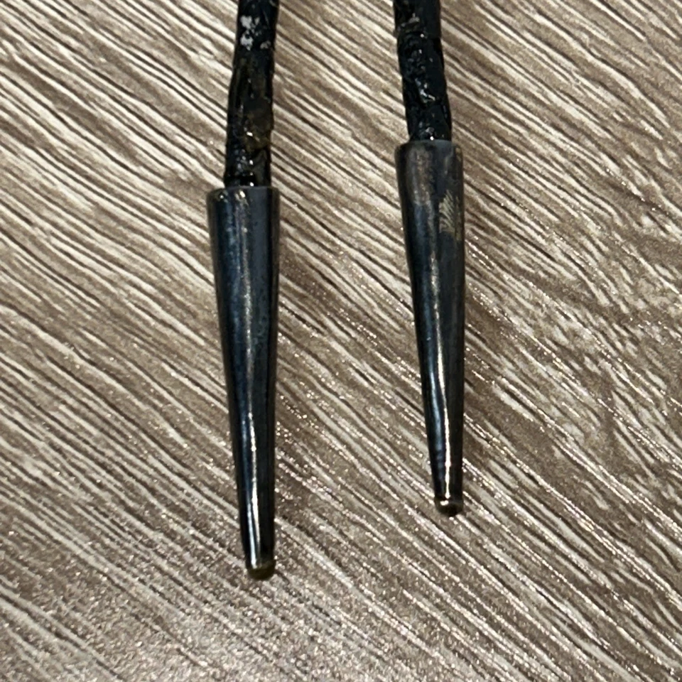 Corbata Bolo Azteca Esterlina Cuero Negro Años 60 Cobre Latón Plata y Malaquita Foto 4 de 4