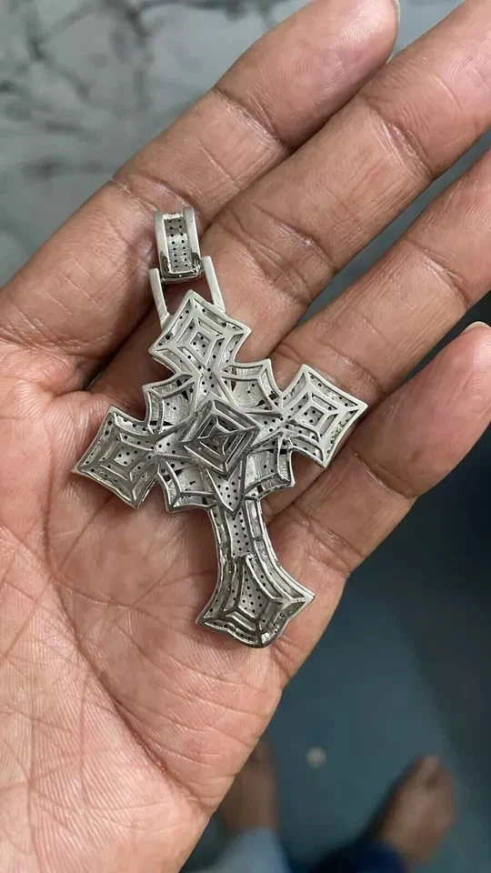 Colgante Cruz Hip Hop Diamante Negro Simulado Redondo 3.20Ct Chapado en Oro Blanco 14k Foto 4 de 4