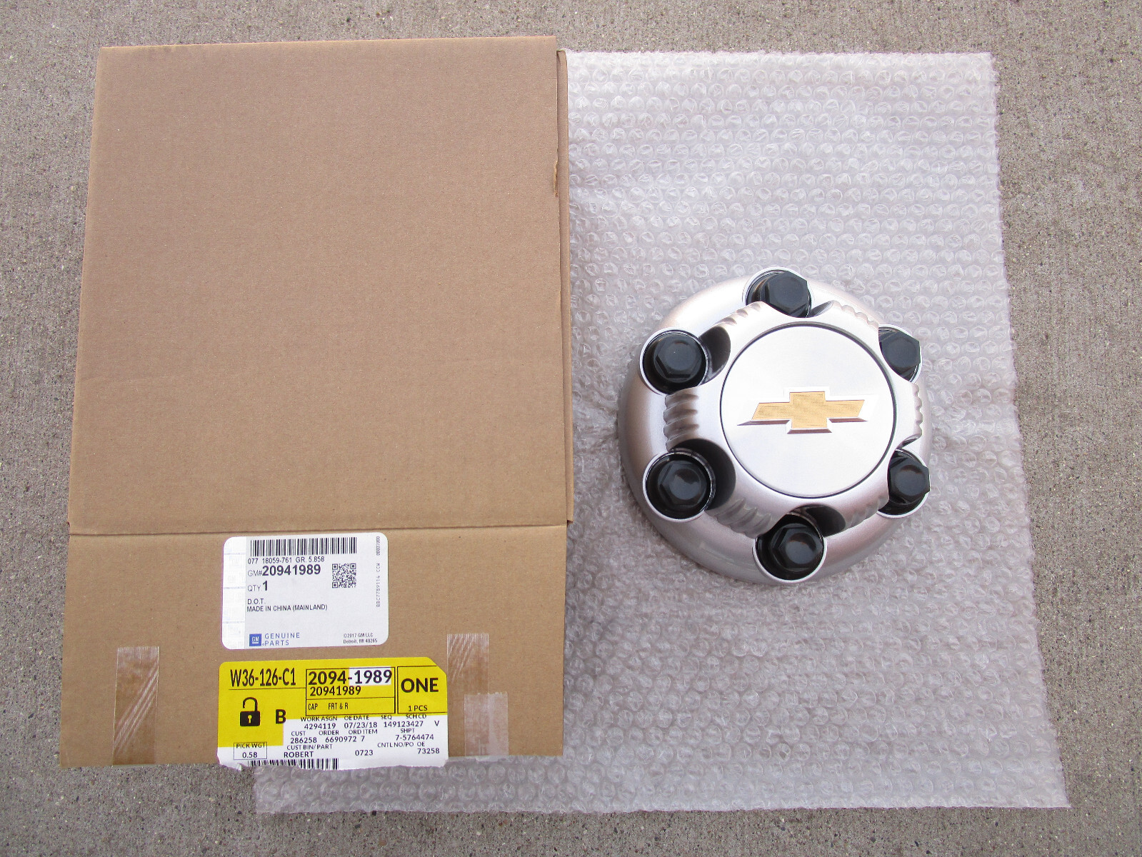 14 20 CHEVY 17'' INCH WHEEL CENTER HUB CAP SILVER W/ LUG NUT COVERS