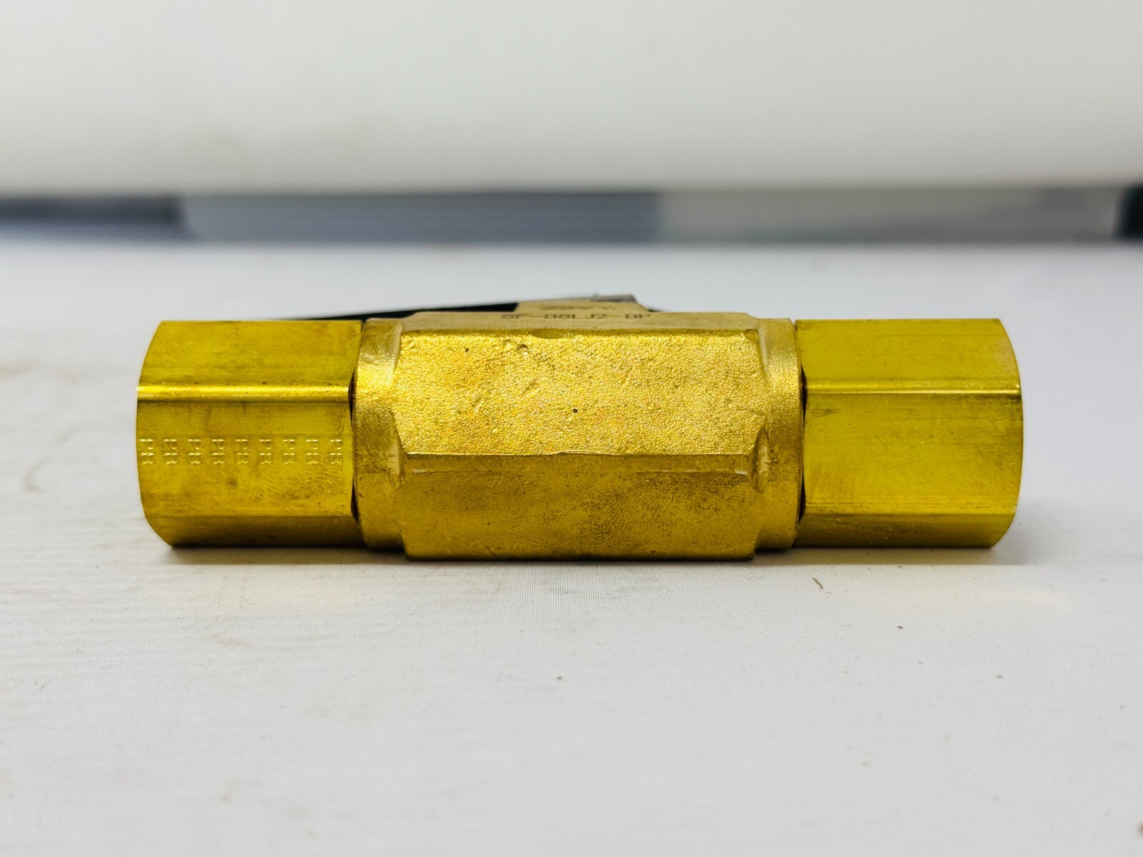 PARKER INSTRUMENTATION 8F-B8LJ2-BP Manual 2-Way Ball Valve 25VY Brass Open Box