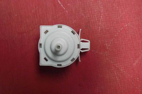 Waschmaschine Zanussi ZWF01483W Druckschalter