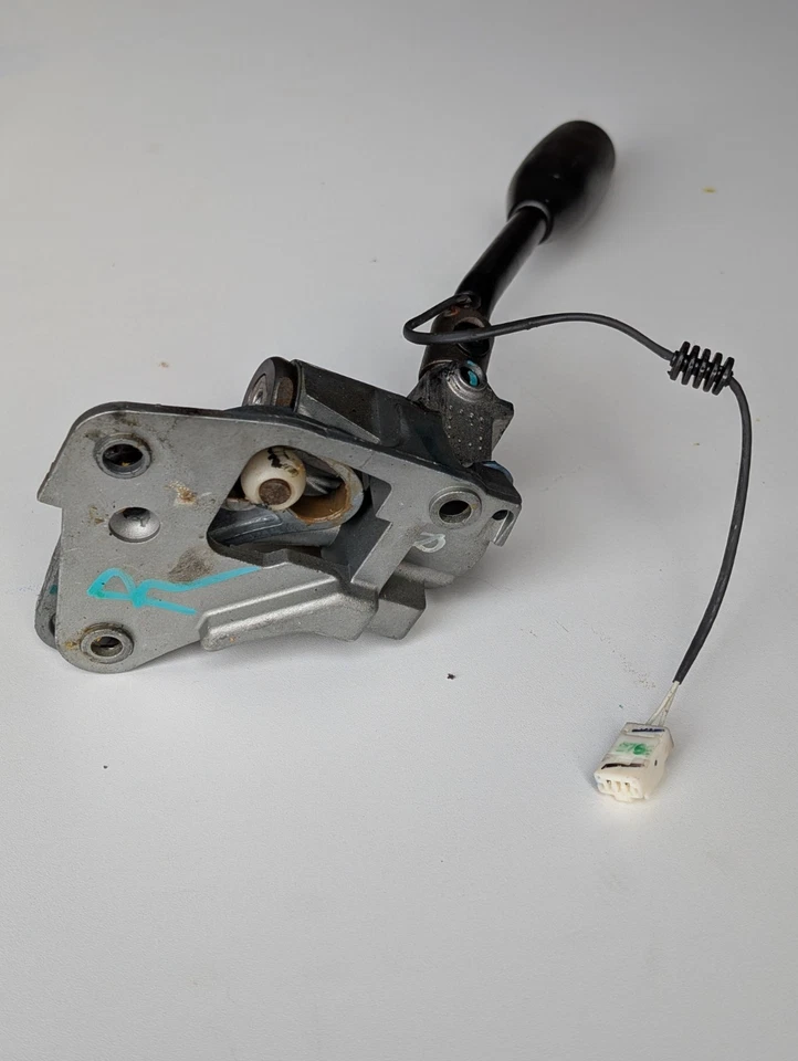 OEM 2001-2004 Toyota Sequoia 4.7L Gear Shifter Selector Lever W/ Overdrive - Image 2 of 2