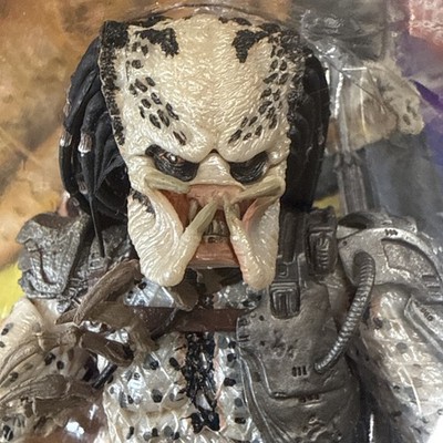 NECA Predators Ghost Predator Series 16 Ultimate Alien Hunter