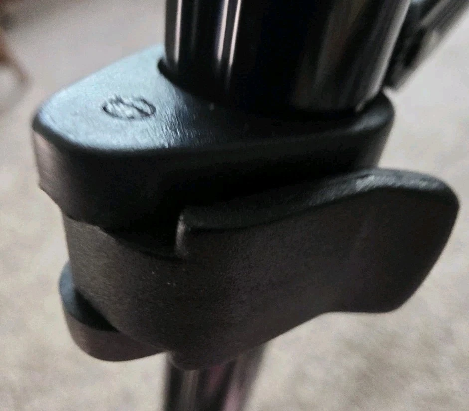 Trípode Vanguard TRIKON CK sin bolsa ni estuche. Caja original de 18" a 48" parece sin usar en muy buena condición Foto 3 de 4