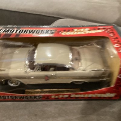 VTG Motor Max Die-Cast Car - 1958 Plymouth Fury - 1:18 Scale