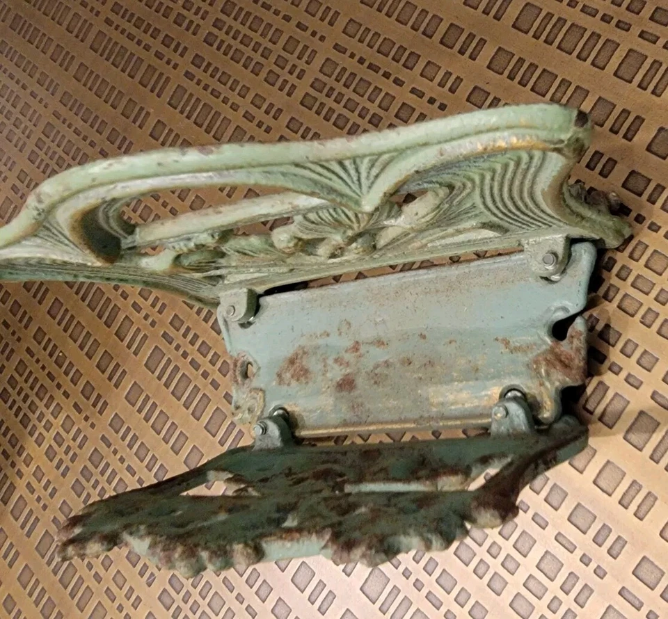 Vintage Art Deco Painted Green Wrought Iron Letter /napkin Holder With Race Car  - Image 3 of 4