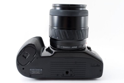 Minolta α 303 si w/ Minolta 28-80mm f/4-5.6 AF Macro Zoom Lens