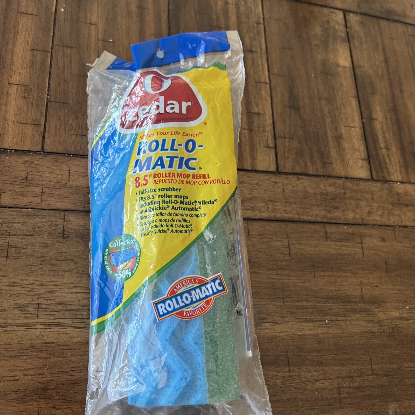 A 2004 O Cedar Roll O Matic Roller 8.5” Scrubber Sponge Mop Refill Blue