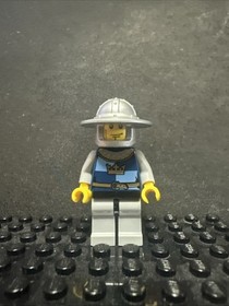 LEGO Castle Fantasy Era Crown Knight Minifigure - cas336 - Set 7090