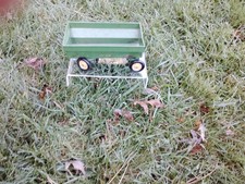 Vintage Ertl Farm Toy John Deere Side Box Wagon Pressed Metal 1:16 Scale