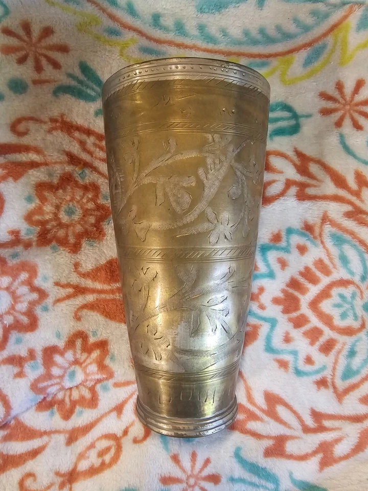 Antigua taza decorativa de vidrio Lassi grabada Taj Mahal de latón tallado a mano rara Foto 4 de 4