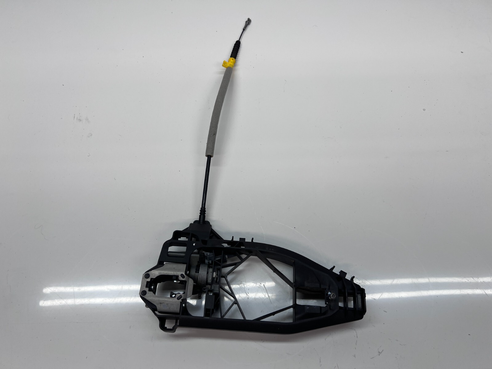 LAMBORGHINI URUS FRONT LEFT EXTERIOR DOOR HANDLE BOWDEN CABLE OEM 4N1837811B