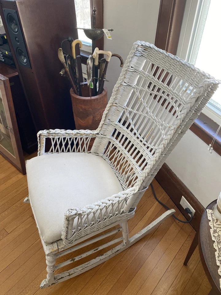 Balancín/mecedora de mimbre tejida antigua casa de campo muebles de ratán Shabby Chic Foto 3 de 4