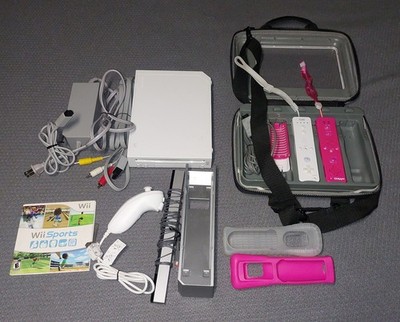 Nintendo Wii Console With Wii game party 2 disc System 2 Controller power box