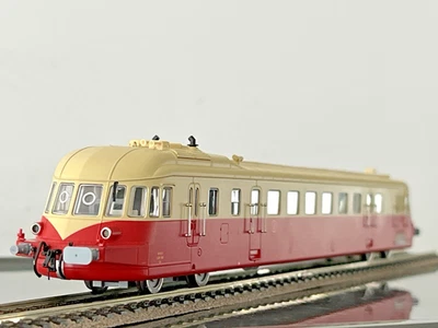 Locomotive Diesel Jouef X3827 – échelle HO, éclairage LED Inversé, SNCF Beige