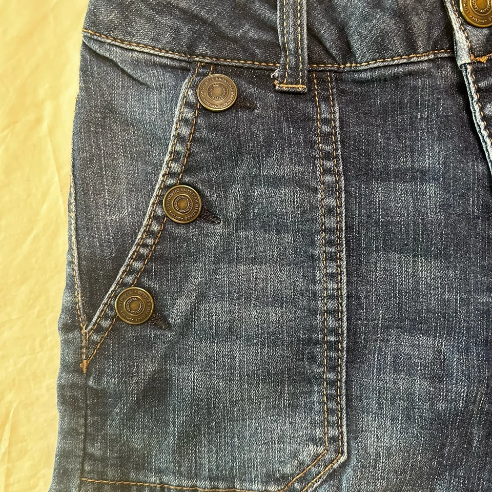 Pantalones cortos para mujer So denim con botones en los bolsillos delanteros talla 7 Foto 2 de 4